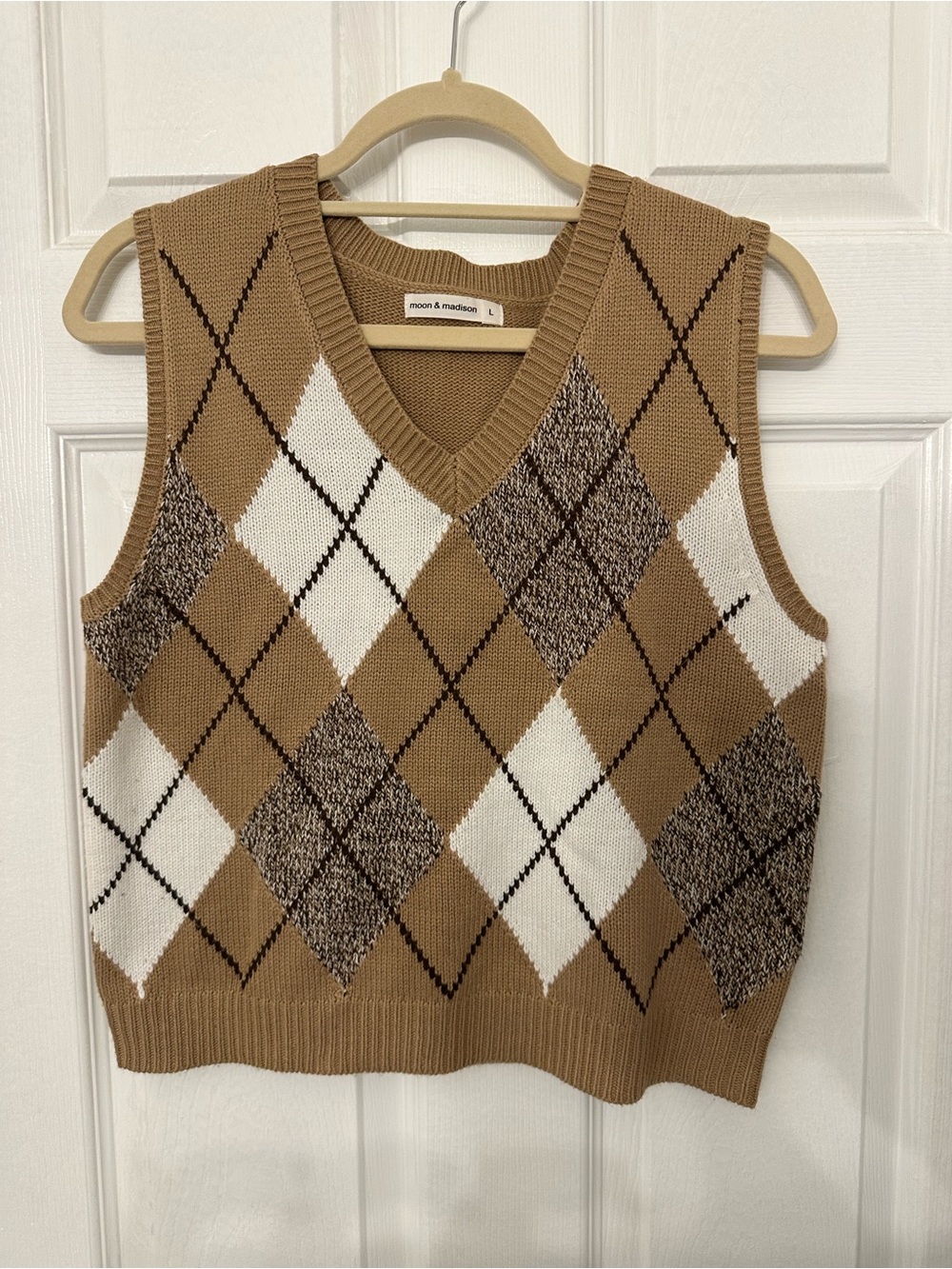 moon & madison Camel Argyle V-Neck Sweater Vest with White and Brown